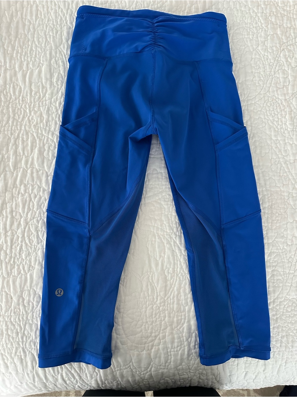 lululemon athletica woman’s Bright Blue Capri Leggings with Side Pockets 4